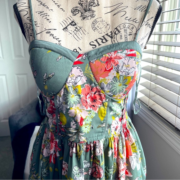 B.O.G Collection Mini dress - Picture 2 of 5